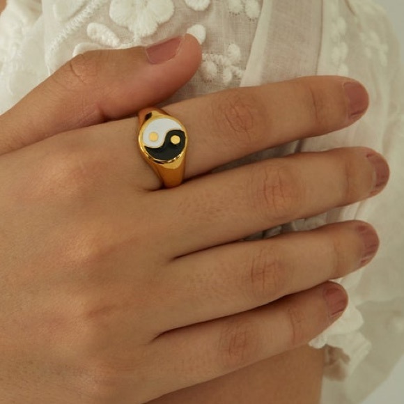 Yin Yang Ring - Picture 3 of 4